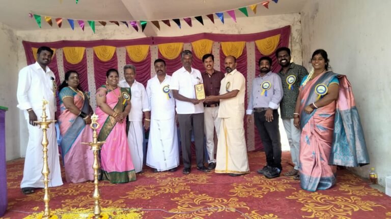 வருகை பதிவேடு துவங்கி எலந்த பழம்வழங்கிமலரும் நினைவுகளை பகிர்ந்து கொண்ட 20 ஆண்டுகால அரசு பள்ளி பழைய மாணவர்கள்