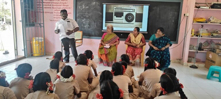 கந்தர்வக்கோட்டை அருகே வானவில் மன்றத்தின் சார்பில் உலக வானொலி தினம் கடைபிடிப்பு.