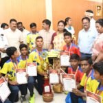 மாணவர்களுக்கு மதுரை ஆட்சியர் வாழ்த்து.