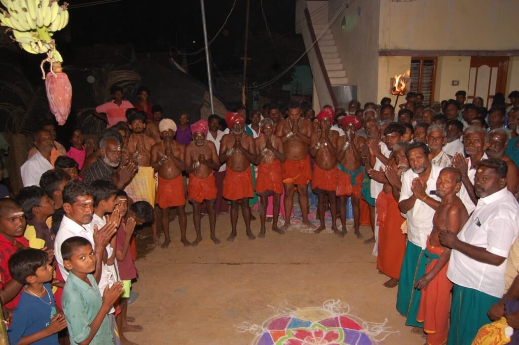 ஆண்கள் மட்டும் கலந்து கொண்ட மாசிகளரி விழா