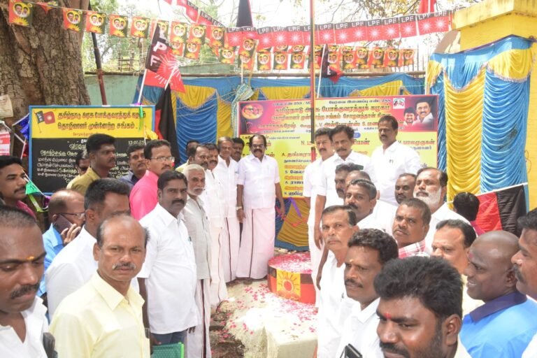 சோழவந்தான் அரசு போக்குவரத்து பணிமனையில் தொமுச சார்பில் பெயர் பலகை மேலூர் அல்போன்ஸ் திறந்து வைத்தார்