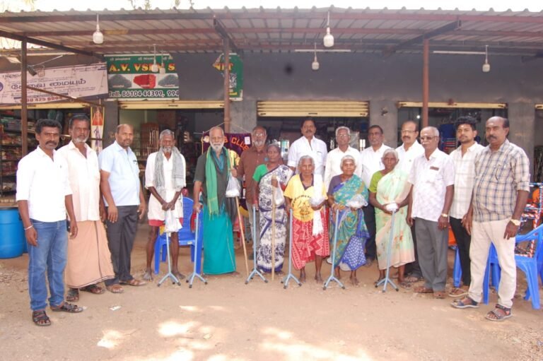 அலங்காநல்லூரில் அரிமா சங்கத்தின் சார்பாக முதியோர்களுக்கு ஊன்றுகோல் வழங்கப்பட்டது