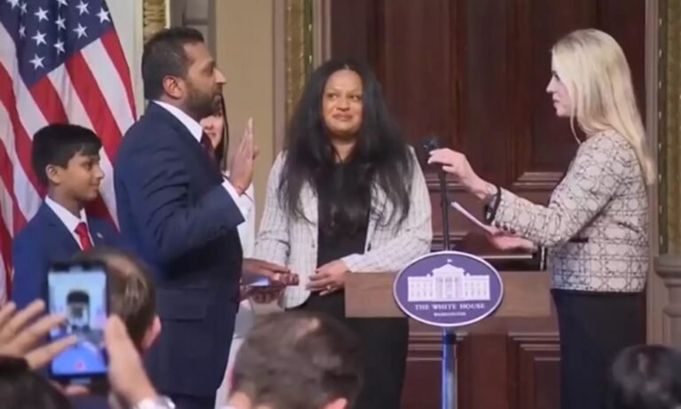 அமெரிக்காவில் பகவத்கீதை மீது சத்தியம் செய்து பதவியேற்றுக் கொண்ட காஷ் படேல் இந்தியா மக்கள் பெருமிதம்.