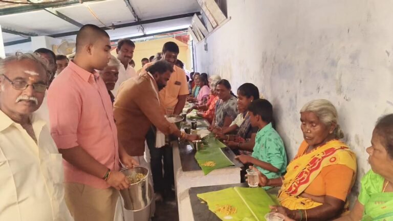 காரத்தொழுவு கிராமத்தில் முன்னாள் முதல்வர் ஜெ.ஜெயலலிதாவின் 77வது பிறந்தநாளை முன்னிட்டு பொதுமக்களுக்கு அன்னதானம் வழங்கிய எம்.எல்.ஏ மகேந்திரன்