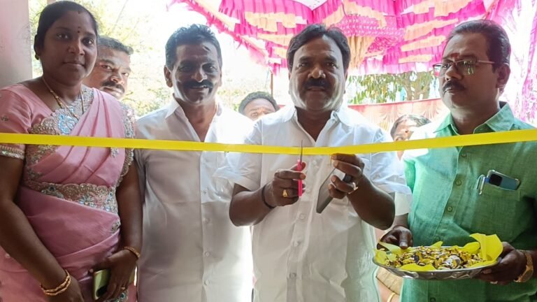 நிலக்கோட்டையில் முதல்வர் மருந்தகம் துவக்க விழா.