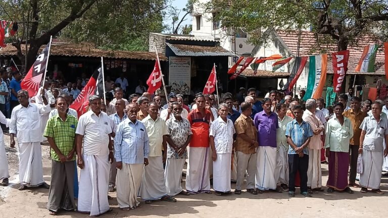 பல்வேறு கோரிக்கைகளை விறுவிறுத்தி கைத்தறி நெசவாளர்கள் ஆர்ப்பாட்டம்