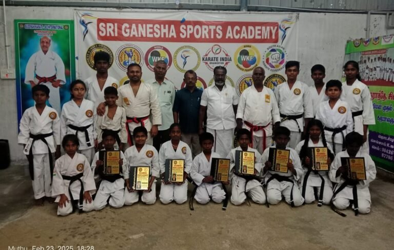 வாடிப்பட்டியில் கராத்தே பயிற்ச்சி தேர்வு மாணவர்களுக்கு சான்றிதழ்