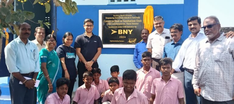 பெரியகுளம் அருகே அரசு பள்ளிகளில் கழிப்பறை மற்றும் ஊடாடும் திறன் பலகநடைபெற்றது.