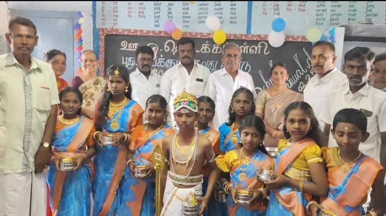 பழனி அருகே ஆயக்குடியில் திமுக சார்பில் தமிழக முதலமைச்சரின் பிறந்தநாள் விழா நடைபெற்றது.