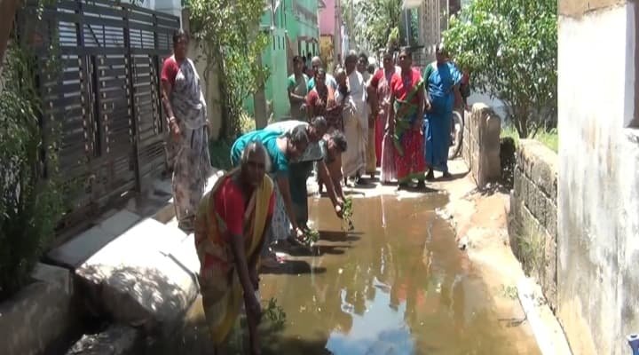உசிலம்பட்டி அருகே கழிவு நீர் தேங்கும் அவலம்.