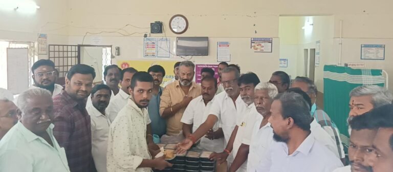 முதலமைச்சர் மு.க.ஸ்டாலின் 72 வது பிறந்தநாள் விழா : பெரியகுளம் நகர் திமுகவினர் மனநலம் குன்றியோர்களுக்கு அசைவ உணவு வழங்கி கொண்டாட்டம்