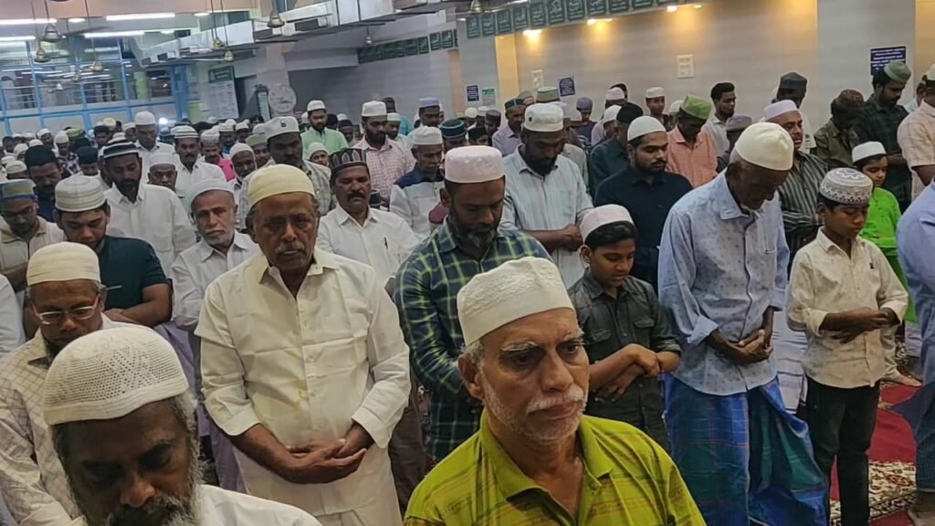 இஸ்லாமியர்களின் புனித ரமலான் மாத நோன்பு தொடங்கியது.