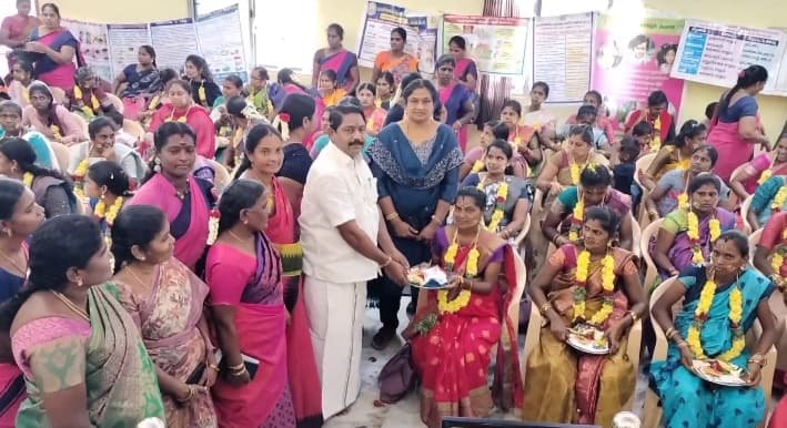 கர்ப்பிணி தாய்மார்களுக்கு சமுதாய வளைகாப்பு விழா நடத்தப்பட்டது.