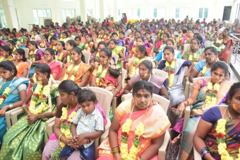 சோழவந்தான் எம்.எல்.ஏ வுக்காக 2 மணி நேரம் காத்திருந்த கர்ப்பிணி தாய்மார்கள்?