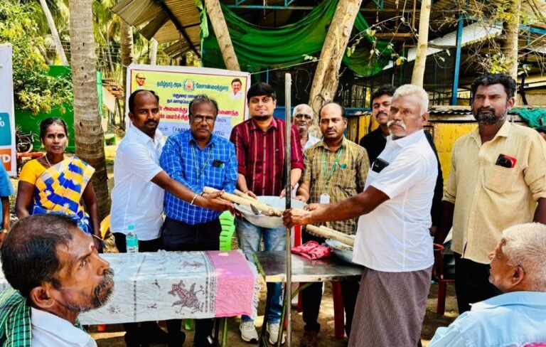 வேளாண்மை பண்ணை கருவிகள் மானியத்தில் வழங்கும் நிகழ்ச்சி நடைபெற்றது.