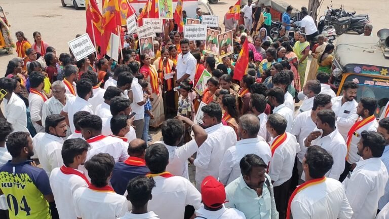 பழனி அருகே தவெக சார்பில் மகளிர் தினத்தை முன்னிட்டு கண்டன ஆர்ப்பாட்டம் நடைபெற்றது.