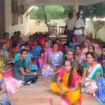 ஆலங்குளம் அருகே பீடி சுற்றும் பெண்கள் முற்றுகை போராட்டம்.