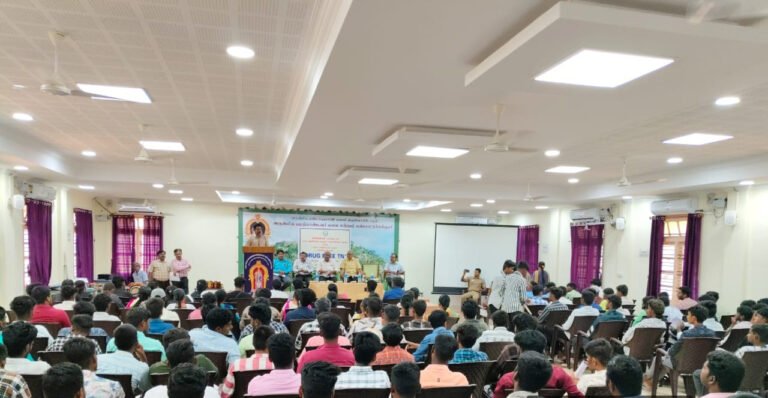 திண்டுக்கல் மாவட்டம், அருள்மிகு பழனிஆண்டவர் கலை மற்றும் பண்பாட்டு கல்லூரியில் போதை பொருள் ஒழிப்பு விழிப்புணர்வு ஓரங்க நாடகம் நடைபெற்றது.