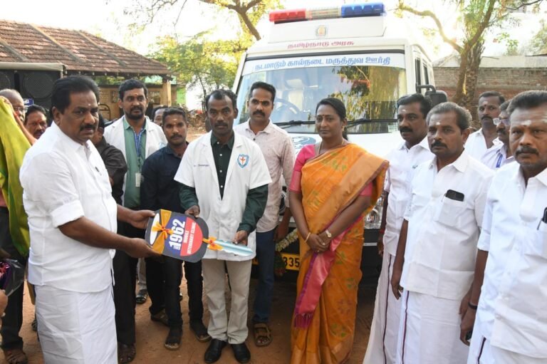 அலங்காநல்லூரில் தரம் உயர்த்தப்பட்ட கால்நடை மருத்துவமனை திறப்பு விழாவில் நடைபெற்ற பெயர் குழப்பம்.