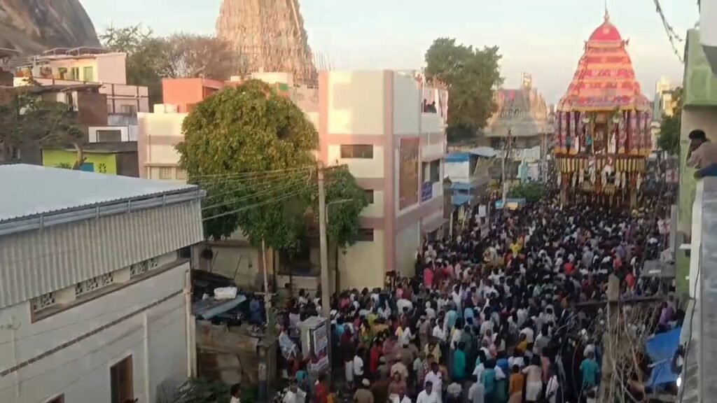 திருப்பரங்குன்றம் முருகன் கோவில் பங்குனி பெருவிழா தேரோட்டம்.