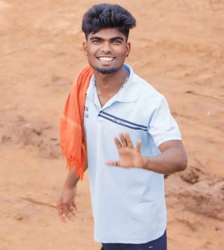 மார்ச் 19 மதுரை மாவட்டம் சோழவந்தான் அருகே மேலக்கால் ஊராட்சி கச்சிராயிருப்பு கிராமத்தைச் சேர்ந்தவர் மகேஷ் பாண்டி பட்டதாரியான இவர் மாடுபிடி வீரராகவும் ஜல்லிக்கட்டு போட்டிகளில் பங்கேற்று வந்தார். இந்நிலையில் கடந்த ஞாயிற்றுக்கிழமை அலங்காநல்லூர் அருகே கீழக்கரை ஜல்லிக்கட்டு ஏறுதழுவுதல் அரங்கத்தில் மேலூர் சட்டமன்ற தொகுதி சார்பாக நடைபெற்ற ஜல்லிக்கட்டு போட்டியில் மாடு பிடிக்கும்போது காளை முட்டியதில்பரிதாபமாக உயிரிழந்தார் மருத்துவமனையில் பிரேத பரிசோதனைக்கு பின் அவரது உடல் சொந்த ஊரில் அடக்கம் செய்யப்பட்டது. இந்த நிலையில் மகேஷ் பாண்டியின் குடும்பத்தினர் தங்களுக்கு நிவாரணம் வழங்க வேண்டும் குடும்பத்தில் ஒருவருக்கு அரசு வேலை வழங்க வேண்டும் என அரசுக்கு கோரிக்கை வைத்திருந்தனர் இதனை அடுத்து தமிழக முதல்வர் பொது நிவாரண நிதியிலிருந்து மூன்று லட்சம் ரூபாய் நிதி உதவி அளித்து முதல்வர் உத்தரவிட்டுள்ளார் விரைவில் இந்த நிதி உதவியானது மகேஷ் பாண்டியன் குடும்பத்தினரிடம் வழங்கப்படும் என்று தெரிவிக்கப்பட்டுள்ளது