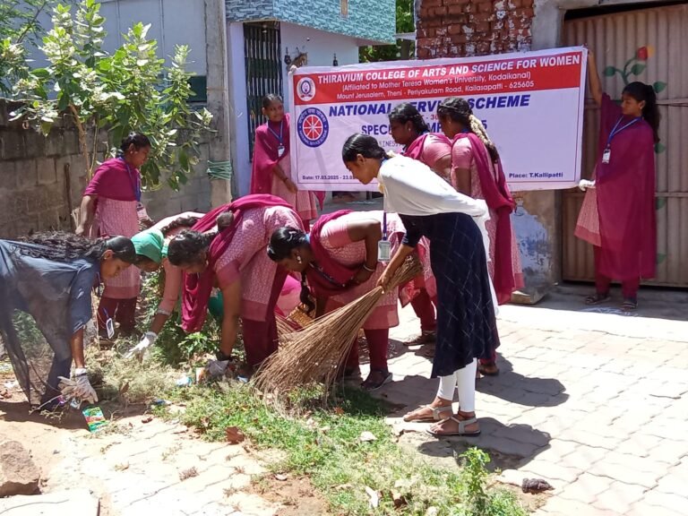 தெ.கள்ளிப்பட்டியில் திரவியம் கல்லூரி மாணவிகளின் சுற்றுப்புற தூய்மை