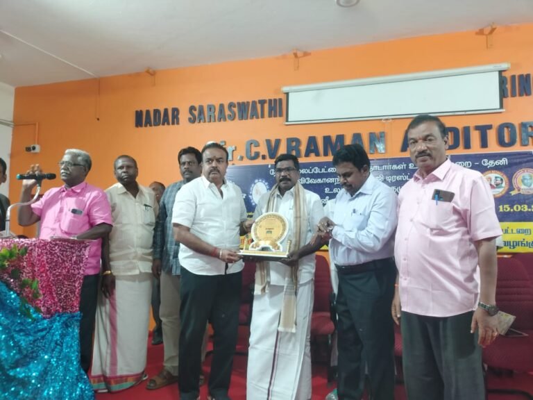 தென்கரை பேரூராட்சி தலைவருக்கு "சேவை சுடர்" விருது வழங்கி கெளரவிப்பு