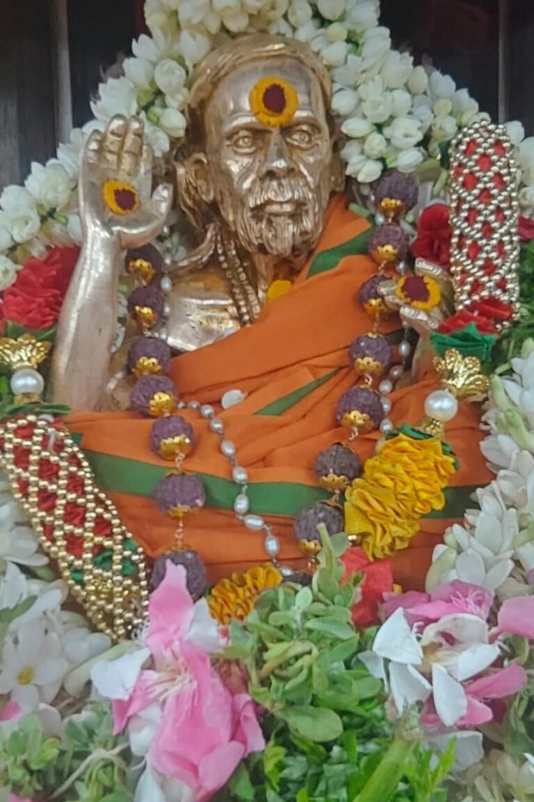 மதுரையில் காஞ்சி மகா பெரியவர் அனுஷ உற்சவம் சிறப்பு அபிஷேகம் திரளான பக்தர்கள் தரிசனம்