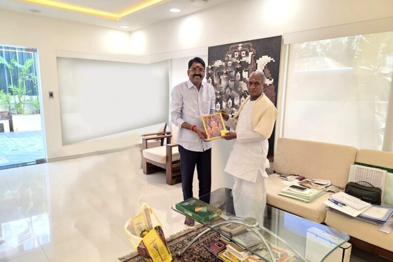 திருப்பரங்குன்றம் முருகன் கோவில் அறங்காவலர் குழு சார்பாக, இளையராஜாவுக்கு பிரசாத வழங்கப்பட்டது.