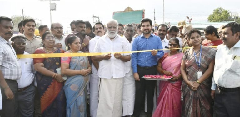 தேனியில் 3-ஆவது புத்தகத் திருவிழா அமைச்சர் ஐ.பெரியசாமி துவக்கி வைத்தார்.