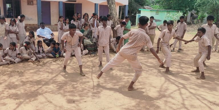 கந்தர்வகோட்டை அருகே அக்கச்சிப்பட்டி ஊராட்சி ஒன்றிய நடுநிலைப்பள்ளியில் ஆண்டு விழாவை முன்னிட்டு விளையாட்டு போட்டிகள் நடைபெற்றது.