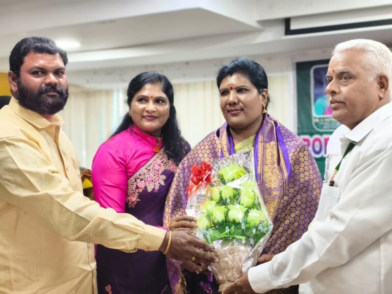 பத்திரிகையாளர் தமிழன் வடிவேல் அவர்களுக்கு "வீரமிகு எழுச்சி நாயக, எழுத்து அரசர் விருது" வழங்கி கௌரவிப்பு....!