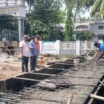 பெரியகுளத்தில் நெடுஞ்சாலை துறை சார்பில் நடைபெற்று கட்டுமான பணிகளை பார்வையிட்டு கோட்ட பொறியாளர் ஆய்வு