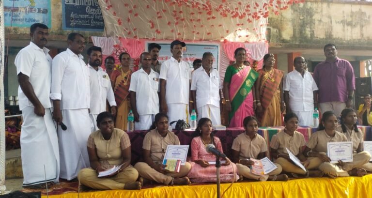 ஸ்ரீமுஷ்ணம் அருகே பாளையங்கோட்டை தெற்கு பாளையம் ஊராட்சி ஒன்றிய நடுநிலைப் பள்ளியில் பள்ளி ஆண்டு விழா நடைபெற்றது