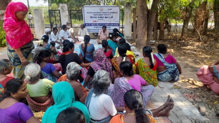 கிராம சபை கூட்டத்தில் அதிகாரிகளுடன் பொதுமக்கள் வாக்குவாதம்