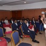 மாணவர்களுக்கு மன அழுத்த விழிப்புணர்வு சிறப்பு வகுப்பு எடுத்த போக்குவரத்து காவல் ஆய்வாளர்