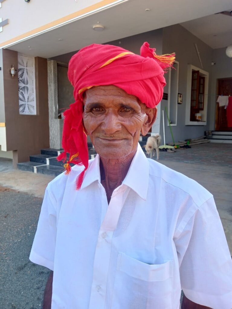 துப்பாக்கிச் சூட்டில் பலியான வியாதிகளுக்கு முடியை காணிக்கையாக செலுத்திய விவசாயி