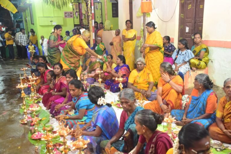 சோழவந்தான் அருள்மிகு ஸ்ரீ உச்சி மாகாளியம்மன் கோவில் பங்குனி திருவிழாவை முன்னிட்டு திருவிளக்கு பூஜை நடைபெற்றது