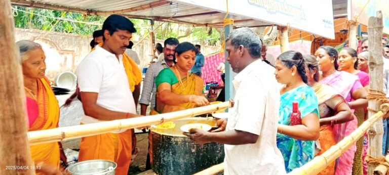 தேனி மாவட்டம் போடியில் அருள்மிகு பரமசிவன் மலை கோவில் மகா கும்பாபிஷேக விழா நடைபெற்றது.