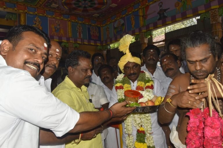 சோழவந்தான் குருவித்துறை கோவில்களில் வெங்கடேசன் எம் எல் ஏ சாமி தரிசனம் அன்னதானத்தையும் தொடங்கி வைத்தார்