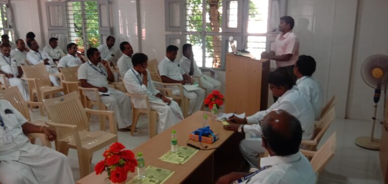 திருவேடகம் விவேகானந்த கல்லூரியில் ஆசிரியர் திறன் மேம்பாட்டு கருத்தரங்கம்