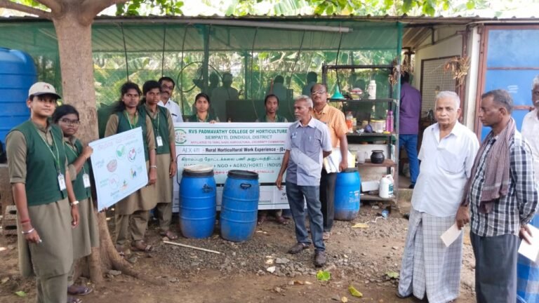 விவசாயிகளுக்கு தோட்டக்கலை கல்லூரி மாணவிகள் அங்கக வேளாண்மை குறித்து விழிப்புணர்வு