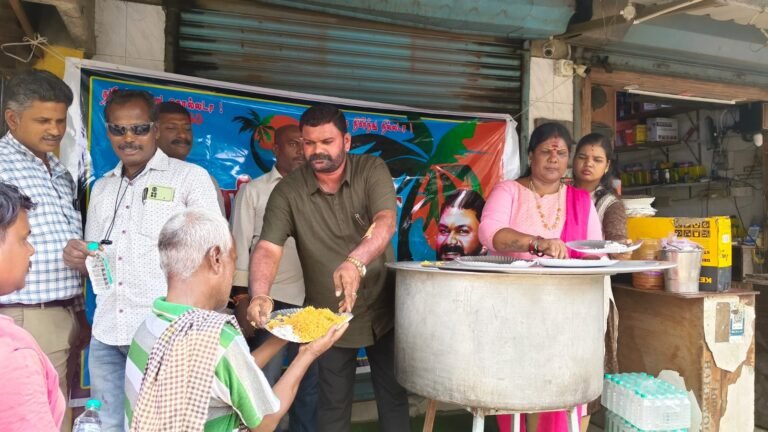 பசியால் வாடும் மக்களுக்கு தொடர் அன்னதானம் வழங்கி வரும் தென்னிலை கதிர் மற்றும் ஊடக உரிமைக் குரல் சங்கம்...!