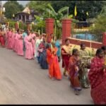 உசிலம்பட்டியில் ஒருங்கிணைந்த திருச்சபைகள் சார்பில் குருத்தோலை ஞாயிறு தின பவனி ஊர்வலம் நடைபெற்றது - முக்கிய விதிகளின் வழியாக பாடல்கள் பாடியவாறு பவனி வந்த கிறிஸ்துவ மக்கள்