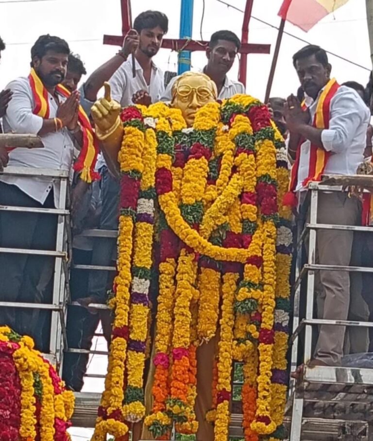பெரியகுளத்தில் அம்பேத்கர் 134-வது பிறந்தநாள் விழா: தவெக சார்பில் மாலை அணிவித்து மரியாதை