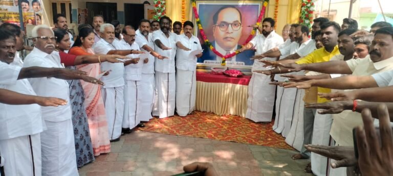 அம்பேத்கர் திரு உருவப் படத்திற்கு தெற்கு மாவட்ட செயலாளர் மணிமாறன் மாலை அணிவித்து மரியாதை செலுத்தினார்.