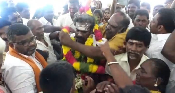 பட்டம் சூட்டும் விழா நடைபெற்றது.