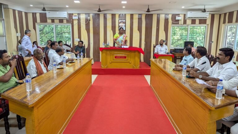 திருமங்கலம் தெரு நாய்கள் அதிகம்கட்டுப்படுத்த நடவடிக்கை தேவை நகராட்சி கூட்டத்தில் விவாதம்.