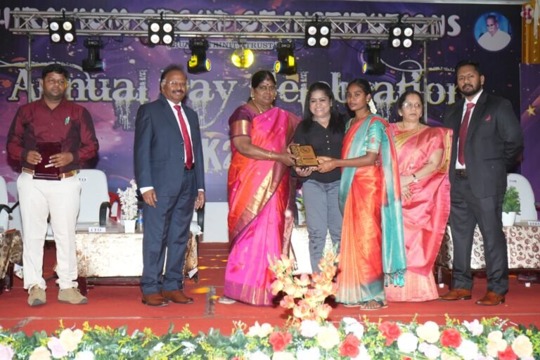 பெரியகுளம் அருகே திரவியம் கல்லூரியில் ஆண்டு விழா நடைபெற்றது.