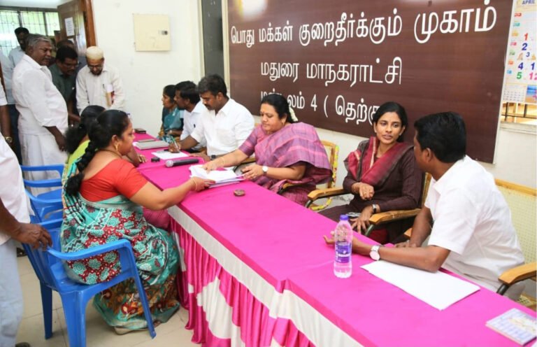 பொதுமக்கள் குறைதீர்க்கும் முகாம் மேயர் இந்திராணி பொன்வசந்த் தலைமையில் நடைபெற்றது.